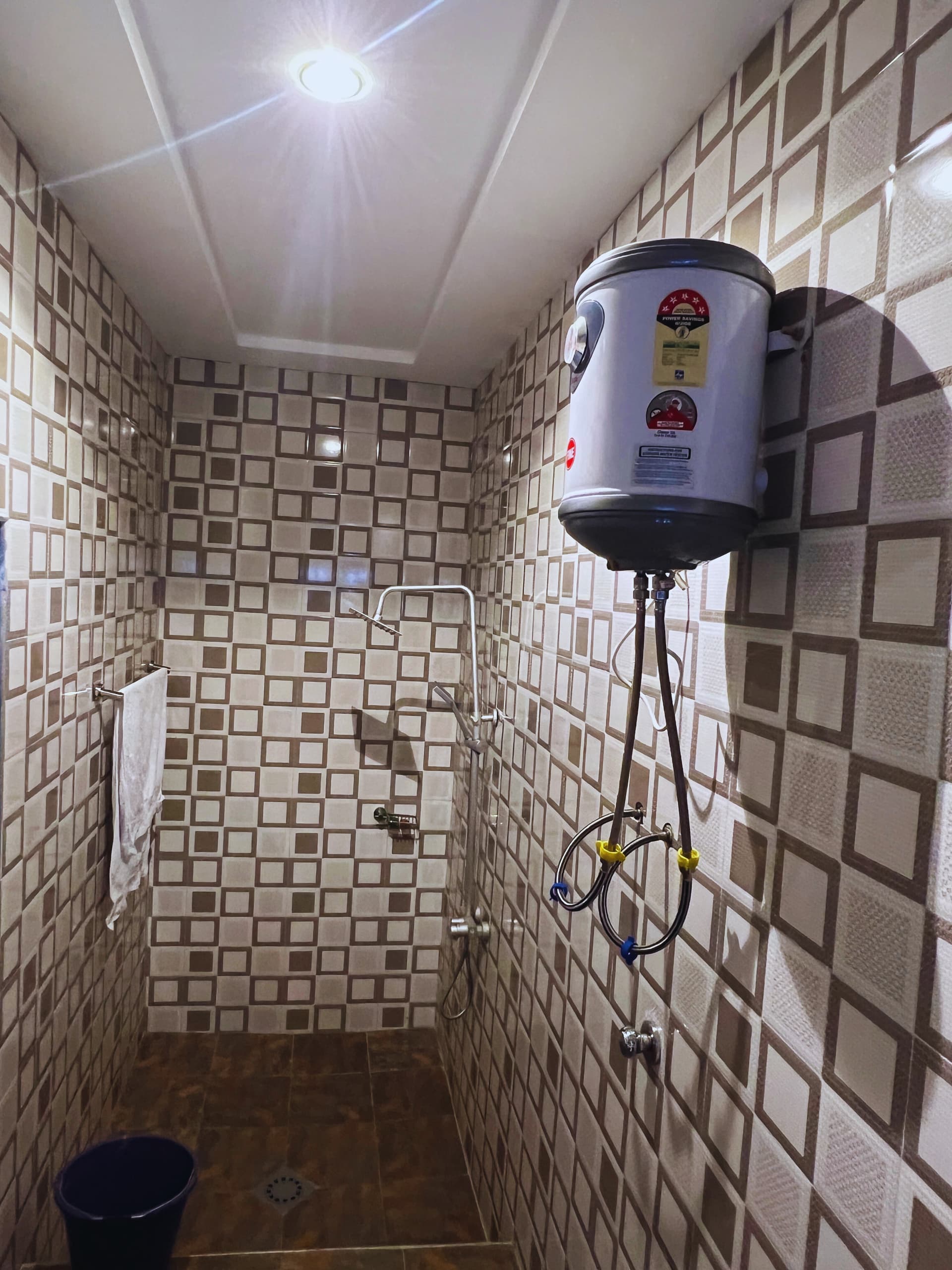 Modern ensuite bathroom