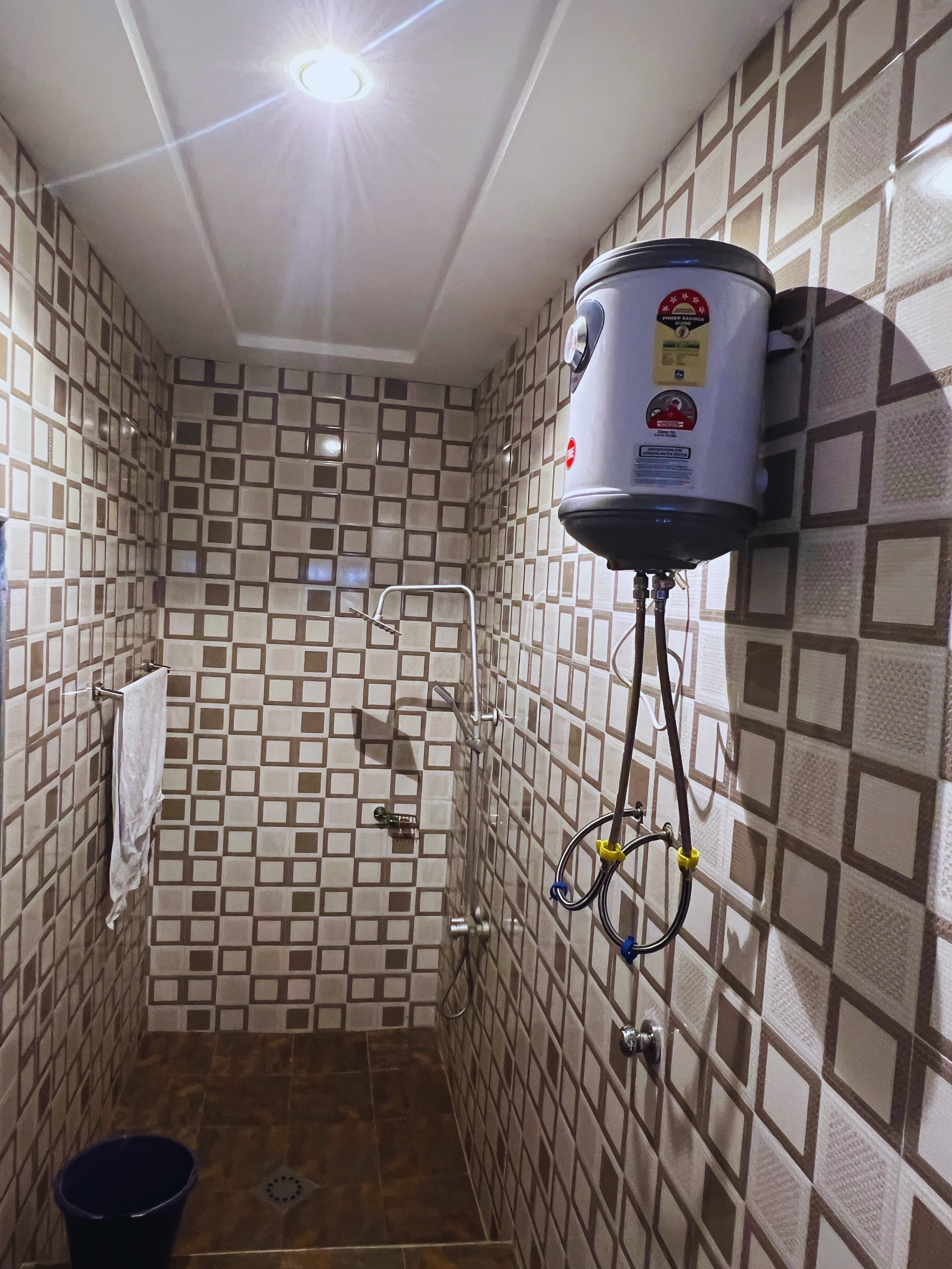 Modern ensuite bathroom